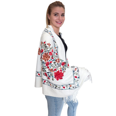Biały szal damski z kaszmirem haftowany- elegancki ciepły duży szal