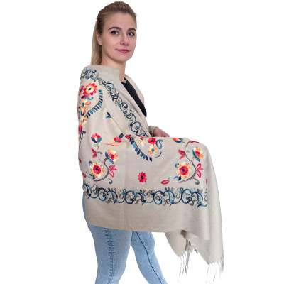 Beżowy szal damski z kaszmirem haftowany- elegancki ciepły duży szal